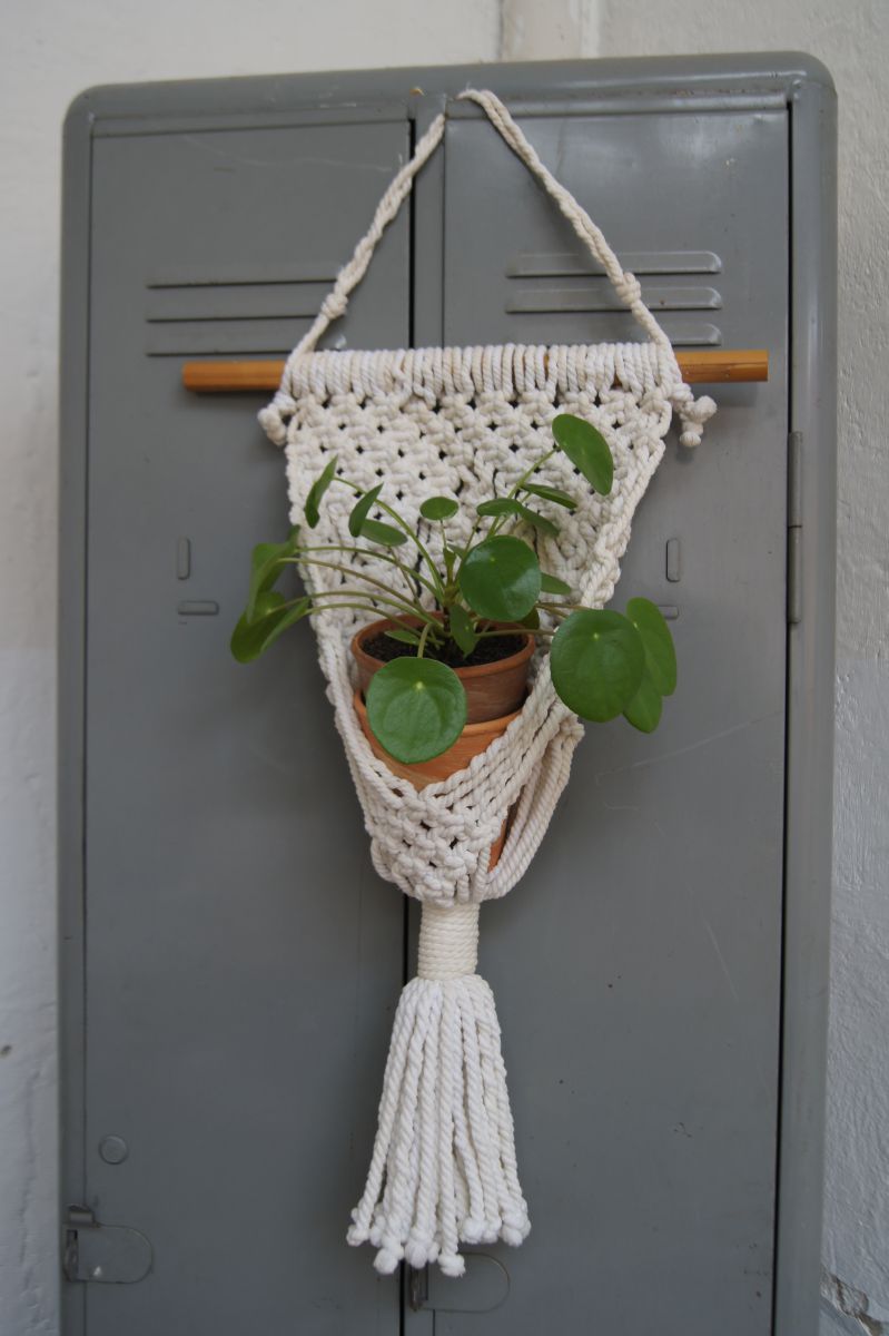 Porte plante mural, macramé noué à la main, 100 cm. Vendu avec son pot.