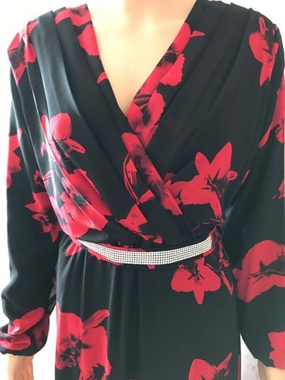 Robe Noire Et Fleurs Rouges Luckyfind