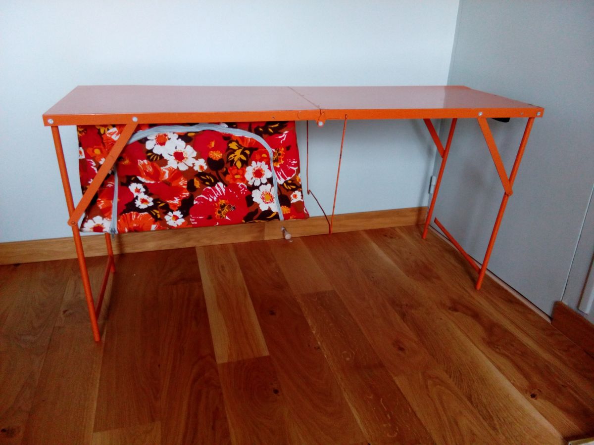 Ancienne Table de Camping Blanche & Orange avec Extension