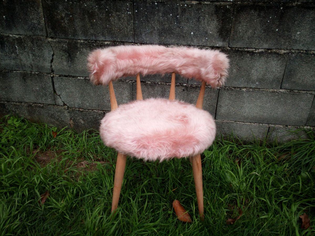 French vintage chaise moumoute rose chaise fausse fourrure.