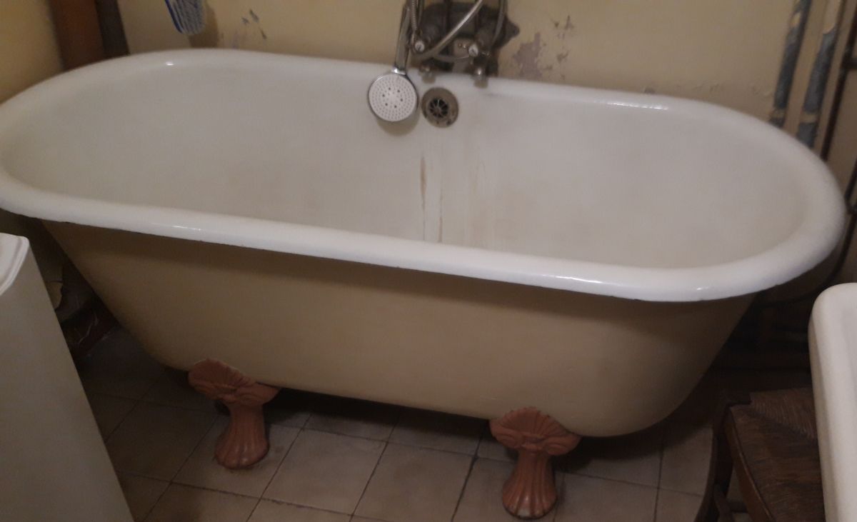 Ancienne baignoire sur pied