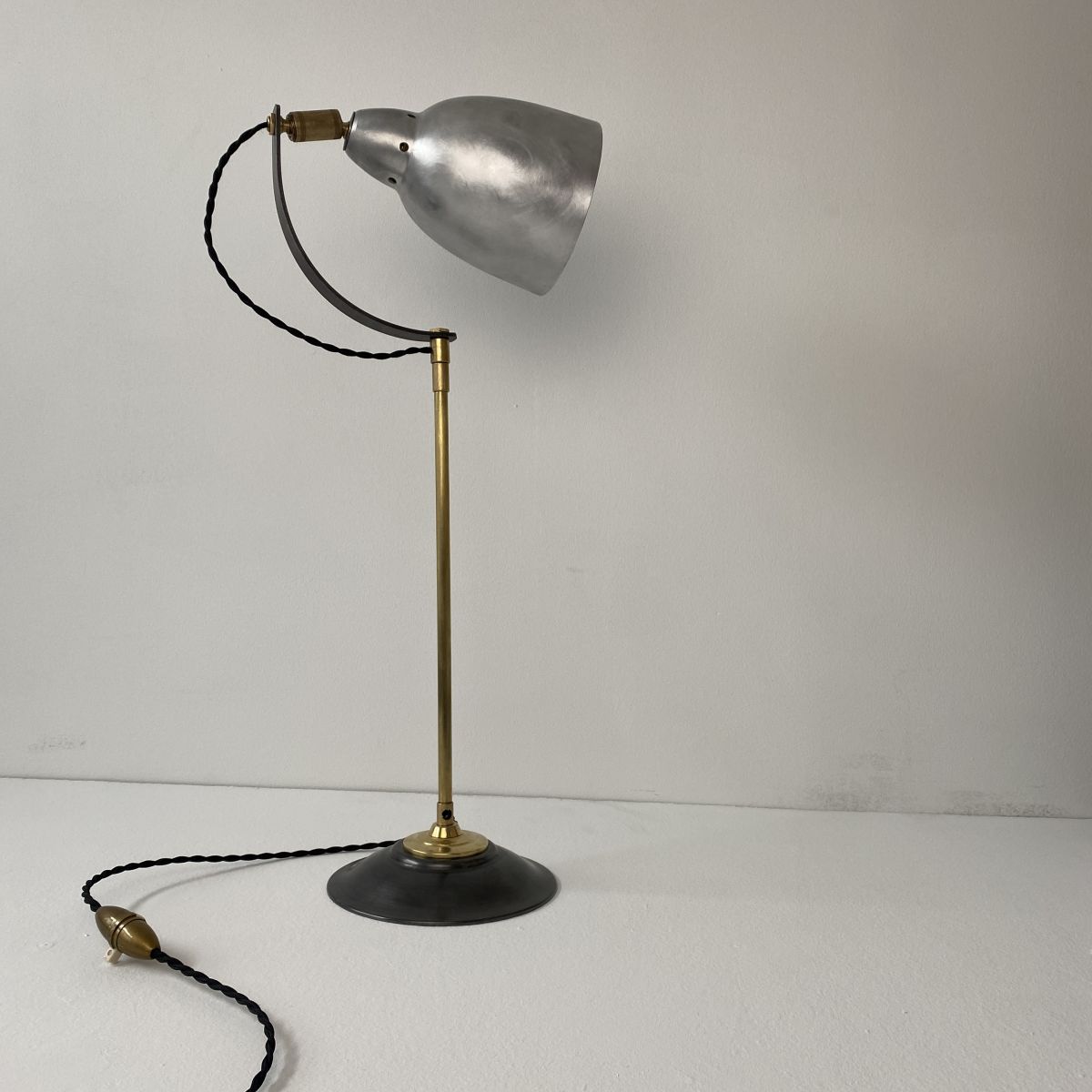 Ancienne lampe d'atelier Nikel-Forms. Année 50. Style industriel