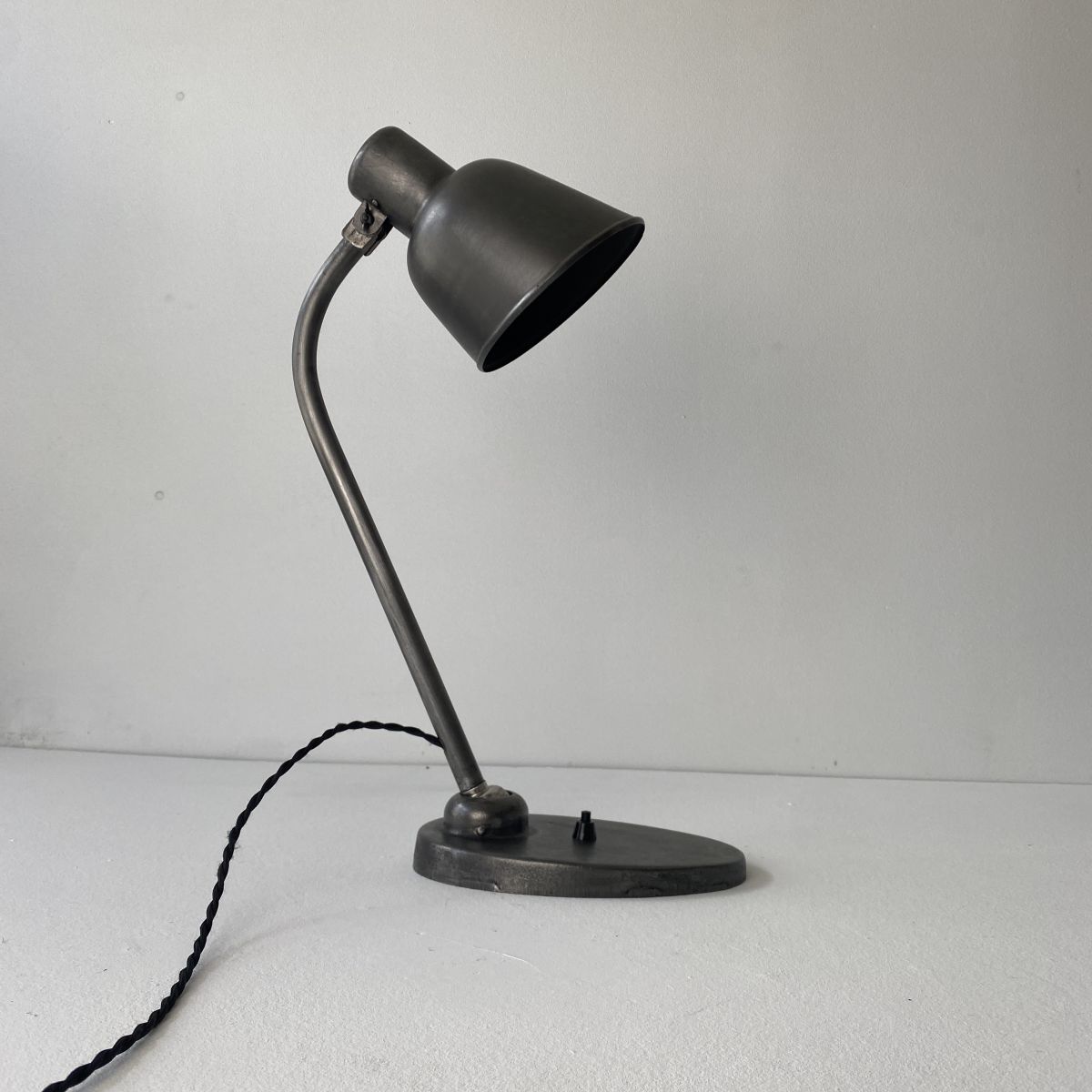 Lampe de bureau industrielle en métal gris, style Bauhaus, années