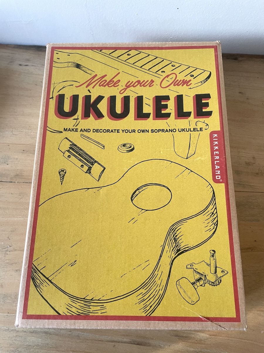 Kit Ukulele à monter soi-même Kikkerland - cadeau original pour un musicien