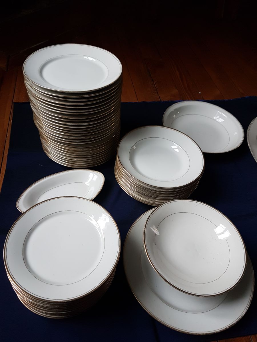 Assiette creuse en porcelaine avec liseré doré 21 cm Blanc