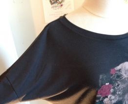 Tshirt chaud avec tete de mort.