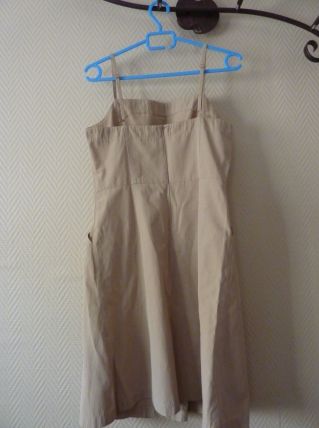 Robe beige à bretelles et à poches