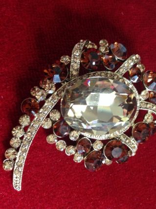 Broche  baroque virgule