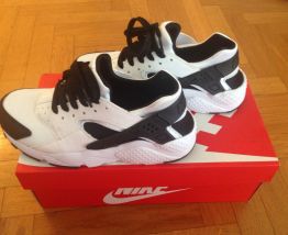 Basket Nike huarache pas cher blanc et noir t37,5