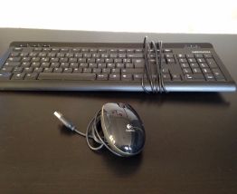 Écran d'ordinateur+clavier+souris