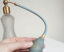 flacon de parfum en verre craquelé avec vaporisateur