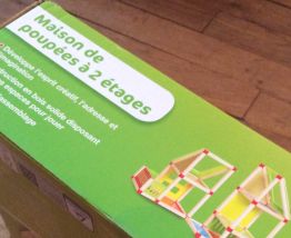 Jouet en bois NEUF maison de poupées