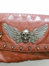 Pochette bandoulière avec chaines tête de mort bordeaux