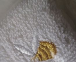 Ensemble cadeau Serviette et gant petite abeille jaune et or