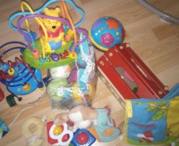 Tapis d'éveil fisher price + jouets d'éveil