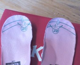 Kickers rose foncé à scratch modèle BILOU - taille 20