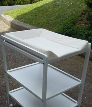 Table à langer en bois blanc + matelas