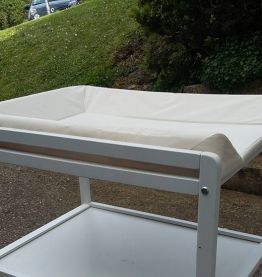 Table à langer en bois blanc + matelas