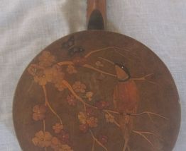 Mandoline ancienne  l'oiseau sur la branche 