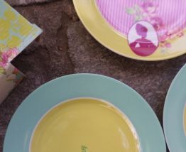 Assiettes à dessert Marie Antoinette - jamais utilisées