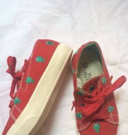 Baskets rouge 