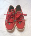 Baskets rouge 