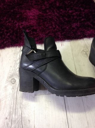 Bottines à talons crantés noires