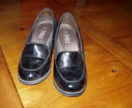 chaussures noires brillantes