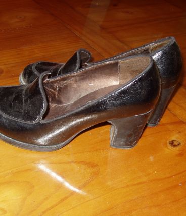 chaussures noires brillantes