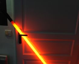 Lampe tube rouge