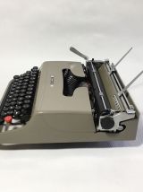 Machine à écrire Olivetti Lettera 22 "Pasolini"