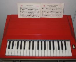 Piano jouet synthétiseur ruaro vintage années 70