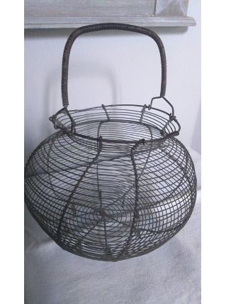 Panier ancien en fil de fer