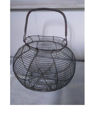 Panier ancien en fil de fer