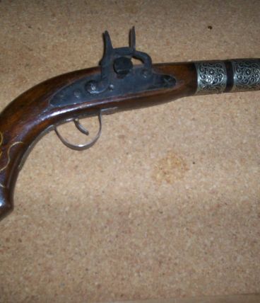 PISTOLET DE PIRATE FACTICE DECORATIF BOIS METAL ET ETAIN 