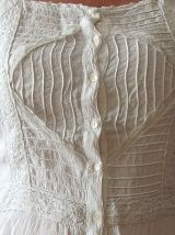 Chemisier style vintage avec jeu de dentelle et broderie écru T34-36