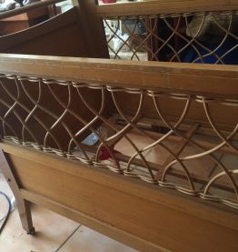 lit en bois et rotin bébé