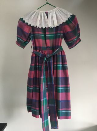 Robe à carreaux avec col fraise 