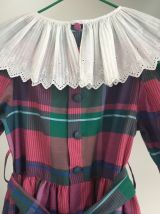 Robe à carreaux avec col fraise 