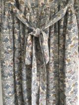 Robe fait main fleurit col Claudine