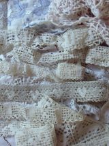 BEAU LOT DENTELLE ANCIENNE / BRODERIE / CROCHET / MERCERIE