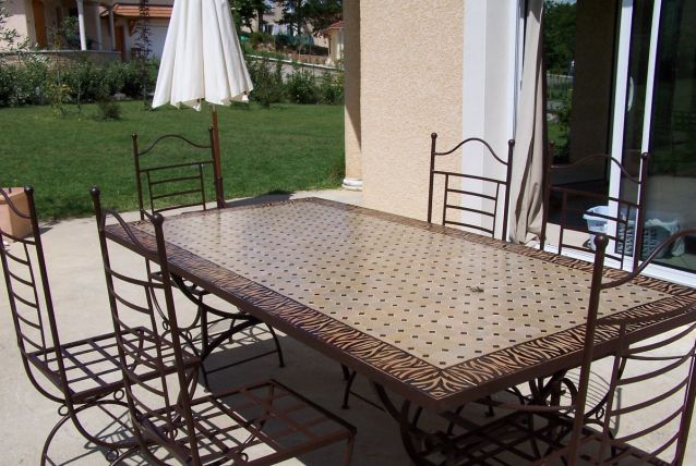 TABLE ZELLIGUE avec 4 chaises et 2 fauteuils 