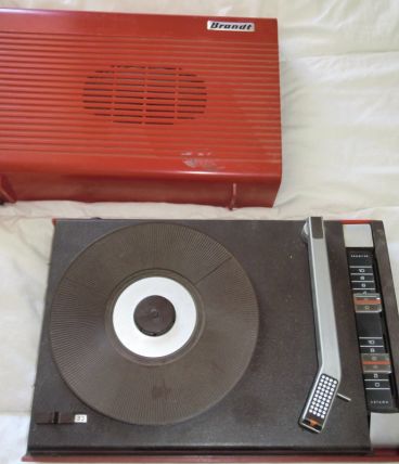 Tourne disques Brand des seventies rouge
