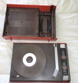 Tourne disques Brand des seventies rouge