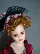 Poupée en porcelaine