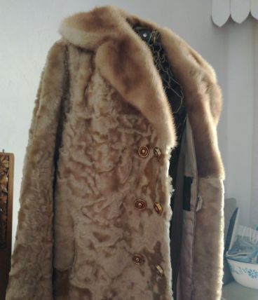 Manteau en astrakan doré années 50-60, taille 42