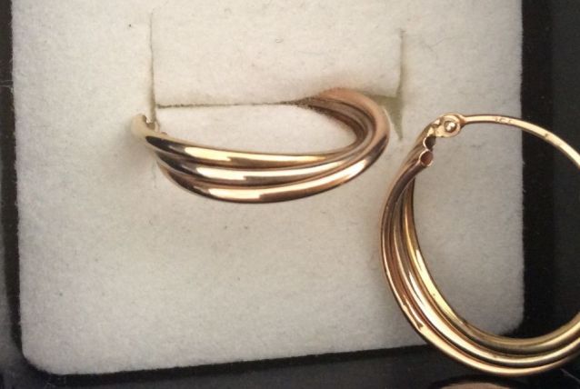 Boucle d'oreille en or