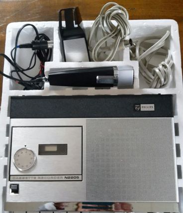 magnétophone à  cassette Philips N2205