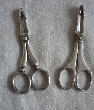 2 pinces a sucre forme ciseaux en metal argenté