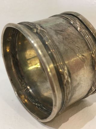 Ancien rond de serviette métal argenté 